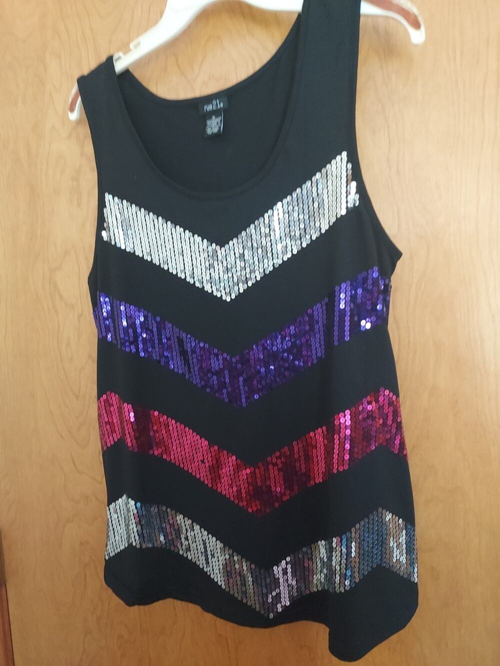 Rue21 Size XL Tank Top With Sequin Stripes Sleeveless knit Y2K style EUC Black